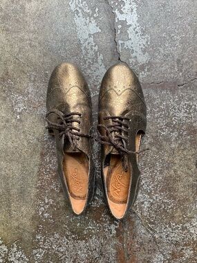 Naya women’s Thalia Oxford size 8